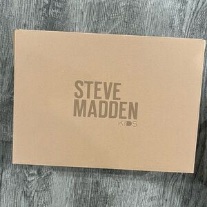 Steve Madden Chukka boots